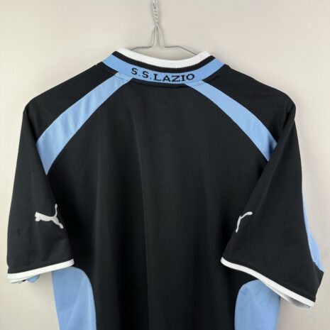 IMG_0865 Koszulka piłkarska Lazio, 2000/01 Away, stan słaby - zdarty logotyp pumy oraz trzy poważne zaciągnięcia na froncie i jedno mniejsze na rękawku.- widok dodatkowy 7