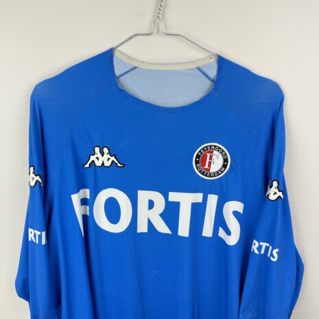IMG_8728 Feyenoord Rotterdam Fußballtrikot, 2005/06 Auswärts, zufriedenstellender Zustand - Ziehen auf der Vorderseite des Trikots und Stofffalten an mehreren Stellen - Nahaufnahme