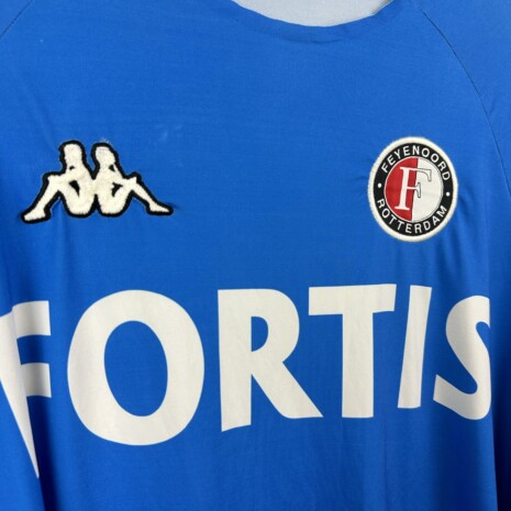 IMG_8730 Feyenoord Rotterdam Fußballtrikot, 2005/06 Away, zufriedenstellender Zustand - Ziehen auf der Vorderseite des Trikots und Stoff zerknittert an mehreren Stellen.Ansicht