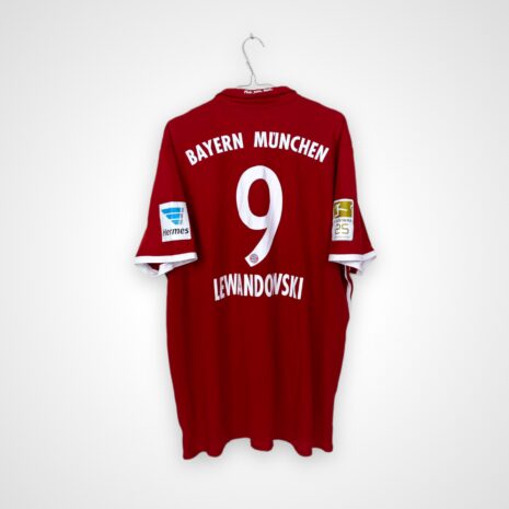 FC Bayern München 2016/17 Home 9 Lewandowski Fußballtrikot [XXL], guter Zustand - Sponsor-Embleme auf der Vorderseite, 'climacool' Schriftzug und Nummer auf dem Rücken sind
