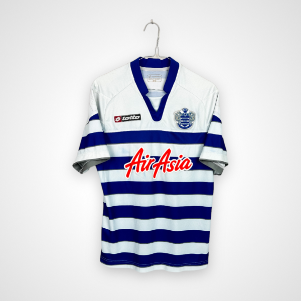 Koszulka piłkarska Queens Park Rangers, 2012/13 Home, stan słaby - koszulka wyblakła, przebarwienie materiału na plecach oraz brak emblematów lotto na rękawkach.