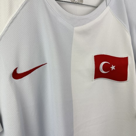 IMG_5343 Türkei Fußballtrikot, 2006/08 Auswärts, sehr guter Zustand - eine kleine Verschmutzung - siehe extra 4