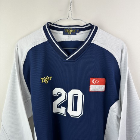 IMG_5348 Singapur Fußballtrikot, 2001 Away, ausgezeichneter Zustand - Nahaufnahme der Vorderseite