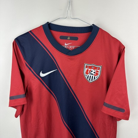 IMG_5354 Fußballtrikot der USA, 2010/12 Third, Zustand: einwandfrei – Nahaufnahme der Vorderseite