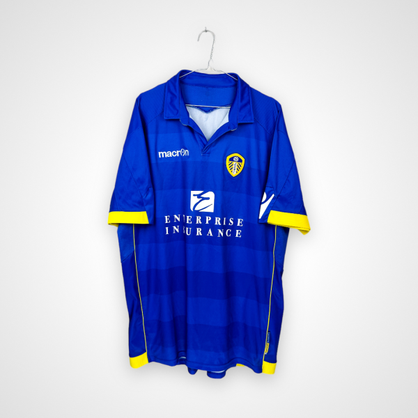 Koszulka piłkarska Leeds United FC, 2010/11 Away, stan dobry - brak loga 'macron' na jednym z rękawków, starta naszywka z rozmiarem na karku.