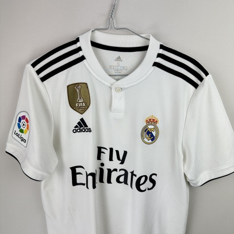 IMG_0051 Real Madrid Fußballtrikot, 2018/19 Home, ausgezeichneter Zustand - Nahaufnahme der Vorderseite