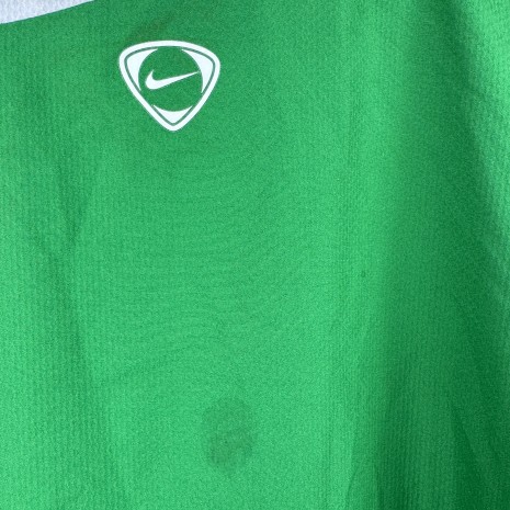 IMG_1080 Celtic FC Fußballtrikot, guter Zustand - ein paar Mikroflecken und ein Fleck auf dem Rücken - siehe extra 7