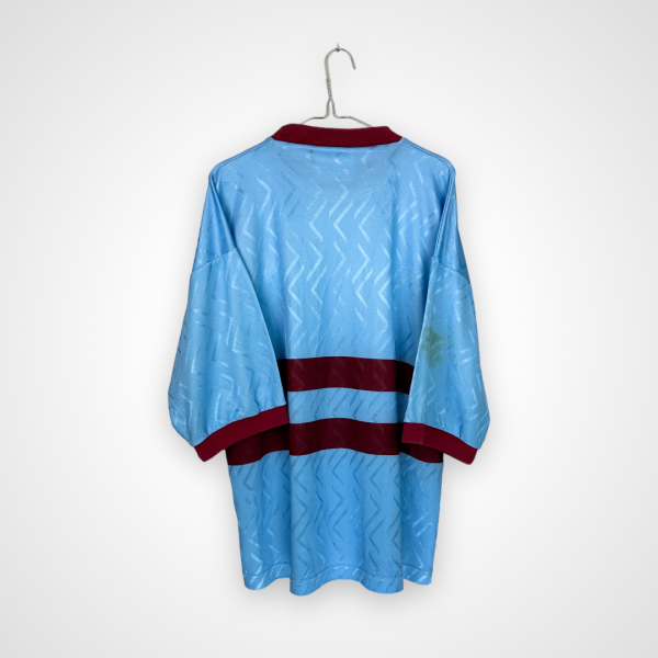 Koszulka piłkarska West Ham United FC, 1993/95 Away, stan zadowalający - znaczna plama na rękawku oraz kilka niewielkich zaciągnięć.- widok z tyłu