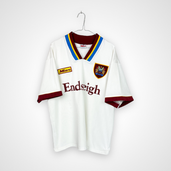 Koszulka piłkarska Burnley FC, 1995/96 Away, stan bardzo dobry - nieznacznie starty nadruk sponsora na froncie.