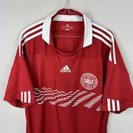 IMG_6973 Denmark football shirt, 2010/12 Home, excellent condition - close-up on front