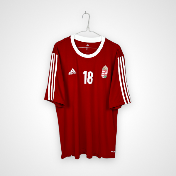 Koszulka piłkarska Węgry, 2012/14 Home, stan zadowalający - uszkodzone godło na froncie, zabrudzenie na dole oraz popękane cyfry na plecach.- widok z tyłu