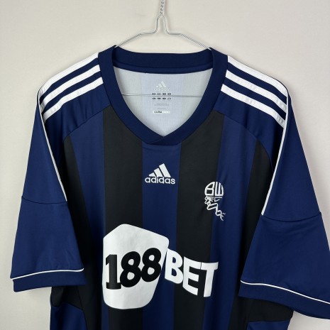 IMG_8824 Koszulka piłkarska Bolton Wanderers FC, 2012/13 Away, stan bardzo dobry - mikro pęknięcia na cyfrze na plecach.- zbliżenie na front