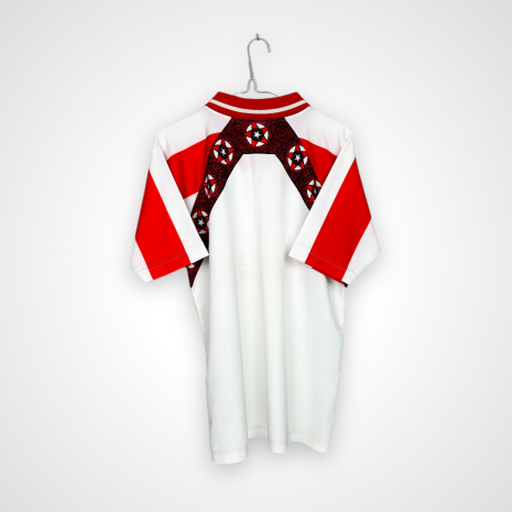 Photoroom_015_20240425_130442 AC Monza Fußballtrikot, 1995/96 Auswärtstrikot, guter Zustand – Risse am Ärmel, auf der Vorderseite und einige kleine Risse auf dem Rücken. – Rückansicht