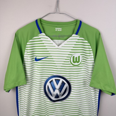 IMG_1091 Koszulka piłkarska VFL Wolfsburg, 2017/18 Home, stan bardzo dobry - nieznacznie uszkodzony nadruk sponsora na froncie.- zbliżenie na front