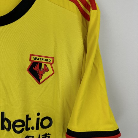 IMG_1767 Koszulka piłkarska Watford FC, 2019/20 Home, stan dobry - nieznacznie popękany nadruk sponsora oraz dwa niewielkie zabrudzenia na plecach.- widok dodatkowy 3