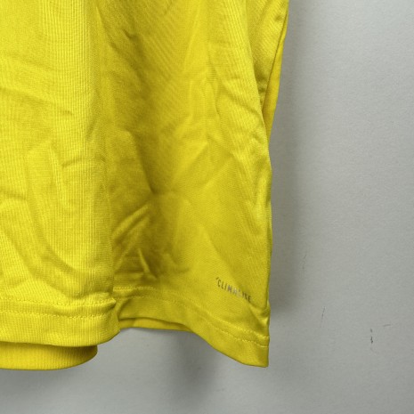 IMG_1770 Koszulka piłkarska Watford FC, 2019/20 Home, stan dobry - nieznacznie popękany nadruk sponsora oraz dwa niewielkie zabrudzenia na plecach.- widok dodatkowy 5
