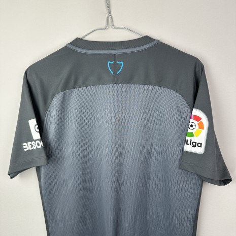 IMG_2375 Malaga CF Fußballtrikot, 2017/18 Away, sehr guter Zustand - leicht abblätterndes Wappen - siehe extra 7