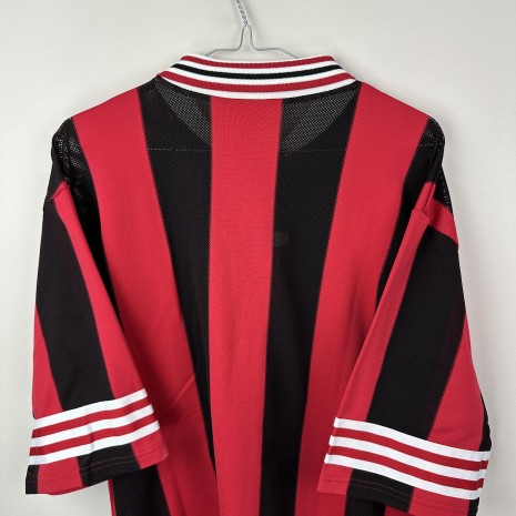 IMG_2385 OGC Nice Fußballtrikot, 1996/98 Home, sehr guter Zustand - kleiner Fleck am Kragen - siehe extra 6