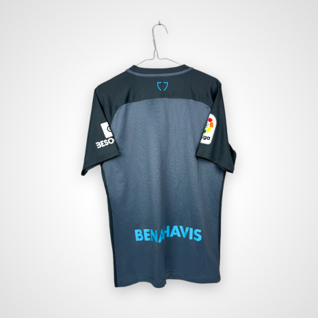 Photoroom_009_20240523_183541 Malaga CF Fußballtrikot, 2017/18 Away, sehr guter Zustand - leicht abblätterndes Wappen - Rückansicht
