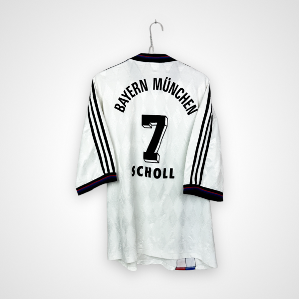 Koszulka piłkarska FC Bayern Monachium, 1995/97 Away, stan słaby - zmechacenia, skulkowania i drobne zaciągnięcia na całej powierzchni koszulki.