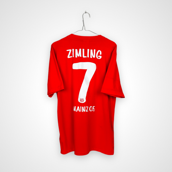 Koszulka piłkarska FSV Mainz 05, 2013/14 Home, stan dobry - dwa nieznaczne zabrudzenia, na froncie i na plecach oraz nieznacznie popękany nadruk.