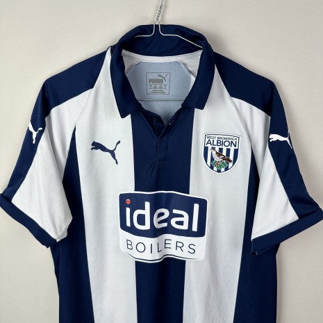 IMG_3514 West Bromwich Albion football shirt, 2018/19 Home, in very good condition – the puma logos on the sleeves are slightly damaged and there is one tiny snag.-