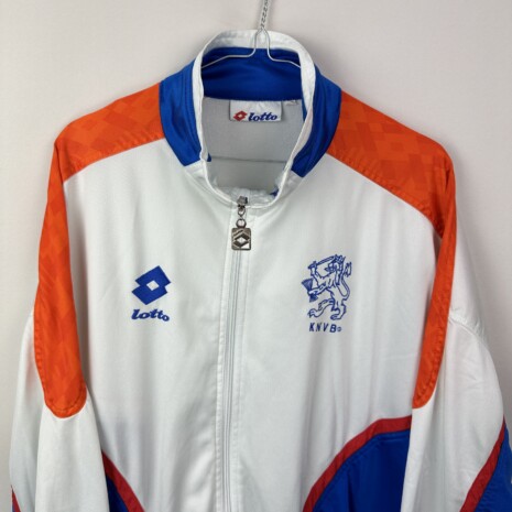 IMG_3946 Niederländisches Fußballtrikot, 1996/98, ausgezeichneter Zustand - Nahaufnahme der Vorderseite
