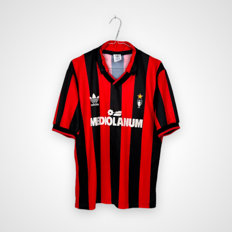 Photoroom_018_20240608_203809 AC Milan Fußballtrikot, 1990/91 Home, schlechter Zustand - Beschädigung des Stoffes am Kragen, viele kleine bis mittelgroße Risse am ganzen Körper