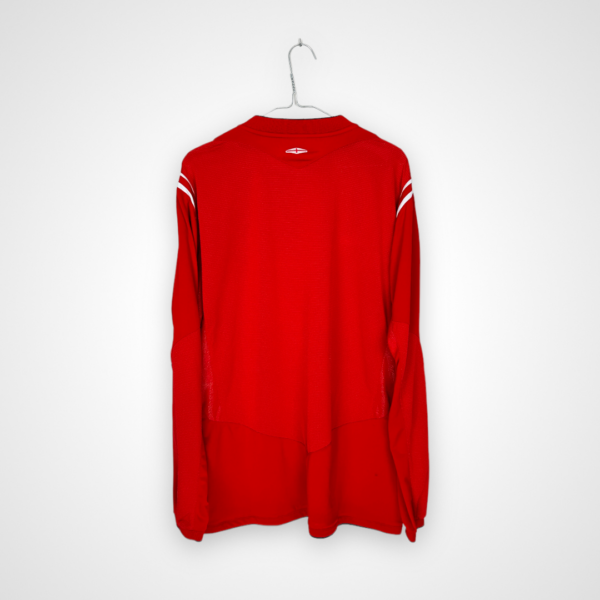 Koszulka piłkarska Anglia, 2004/06 Away, stan bardzo dobry - kilka mikro zabrudzeń. koszulka została nieco skrócona.- widok z tyłu