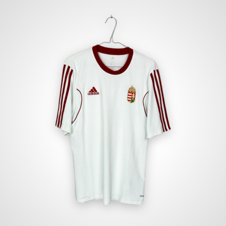 Koszulka piłkarska Węgry, stan zadowalający - popękany napis na plecach, mikro zaciągnięcia i zabrudzenia.