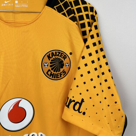 IMG_6402 Kaizer Chiefs Fußballtrikot, 2017/18 Heimtrikot, Zustand: einwandfrei – weitere Ansicht 3