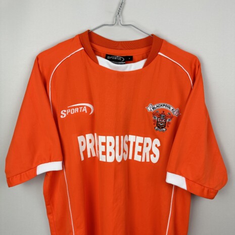 IMG_6406 Blackpool FC Fußballtrikot, 2004/05 Home, ausgezeichneter Zustand - Nahaufnahme der Vorderseite
