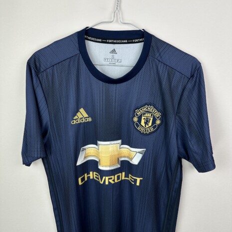 IMG_6442 Manchester United Fußballtrikot, 2018/19 Third, ausgezeichneter Zustand - Nahaufnahme der Vorderseite