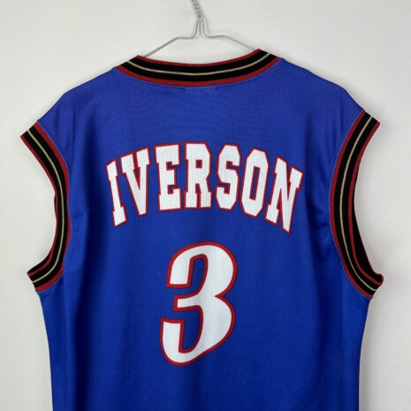 IMG_7802 Philadelphia 76'ers Fußballtrikot, Alternate, guter Zustand - es gibt eine ganze Reihe von Mikrostichen auf dem Trikot - siehe extra 7