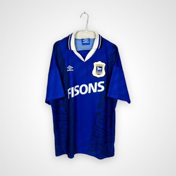 Koszulka piłkarska Ipswich Town FC, 1994/95 Home, stan dobry - koszulka ma w kilku miejscach sporo mikro zaciągnięć.