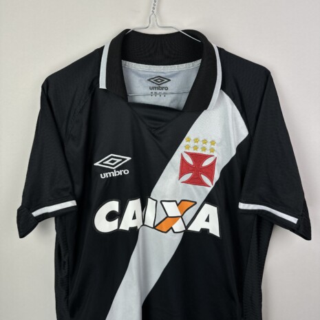 IMG_8775 Vasco Da Gama Fußballtrikot, 2017 Heimtrikot, Zustand: einwandfrei – Nahaufnahme der Vorderseite