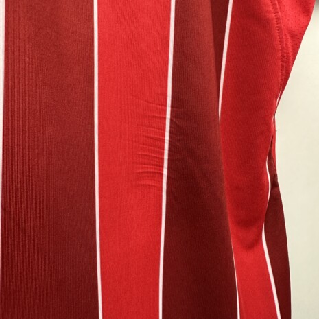 IMG_9971 Southampton FC Fußballtrikot, 2018/19 Third, guter Zustand - Trikot ist an zwei Stellen auf dem Rücken gedehnt und hat ein Loch.weitere Ansicht 7