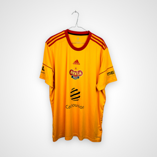 Koszulka piłkarska Dukla Praga, 2023/24 Away, stan bardzo dobry - nieznaczne zabrudzenie na rękawku.