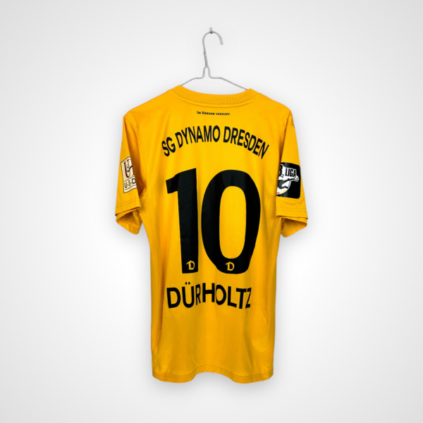 Koszulka piłkarska Dynamo Drezno, 2014/15 Home, stan bardzo dobry - mikro zabrudzenie na plecach.