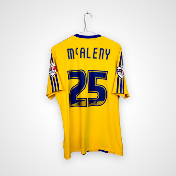 Koszulka piłkarska Brentford FC, 2013/14 Away, stan dobry - niewielkie plamy na froncie, pęknięcia na cyfrach na plecach.