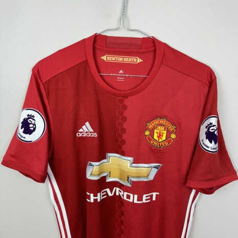 IMG_3406 Manchester United Fußballtrikot, 2016/17 Home, ausgezeichneter Zustand - Nahaufnahme der Vorderseite
