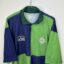 Koszulka piłkarska Irlandia Północna, 1996/98 Home, stan zadowalający - sporo mikro zaciągnięć oraz miejscami pozrywane szwy.- zbliżenie na front