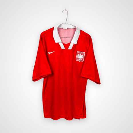 Koszulka piłkarska Polska, 1996 Away, stan zadowalający - zabrudzenia materiału zarówno z przodu jak i z tyłu koszulki, pęknięcie na logu nike, rozerwanie materiału