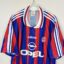 Koszulka piłkarska FC Bayern Monachium, 1995/97 Home, stan dobry - sporo mikro zaciągnięć.- zbliżenie na front
