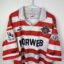 Koszulka piłkarska Wigan Warriors, 1995/96 Home, stan dobry - rozerwany kołnierzyk, zabrudzenie na rękawku oraz kilka mikro zaciągnięć.- zbliżenie na front