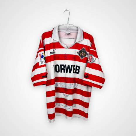 Koszulka piłkarska Wigan Warriors, 1995/96 Home, stan dobry - rozerwany kołnierzyk, zabrudzenie na rękawku oraz kilka mikro zaciągnięć.