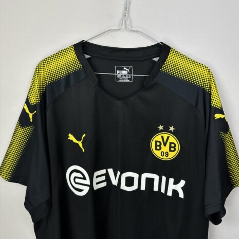 IMG_9516 Borussia Dortmund Fußballtrikot, 2017/18 Auswärts, sehr guter Zustand - Nahaufnahme der Vorderseite