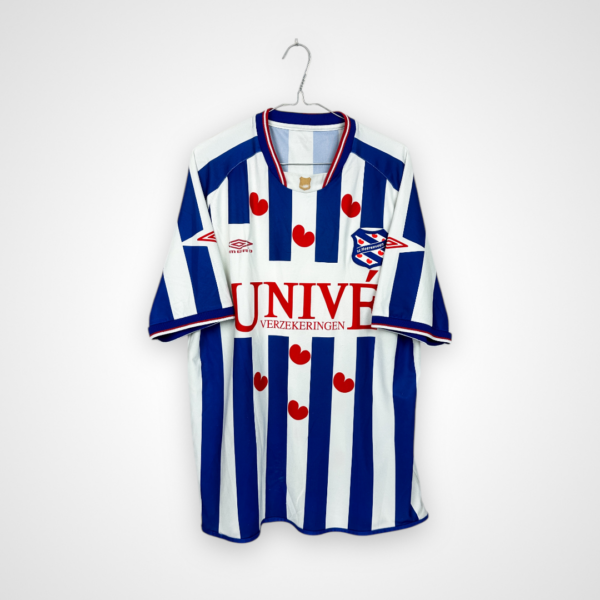 Koszulka piłkarska SC Heerenveen, 2003/05 Home, stan zadowalający - uszkodzone loga na froncie oraz kilka mikro zaciągnięć i zmechaceń materiału na plecach.
