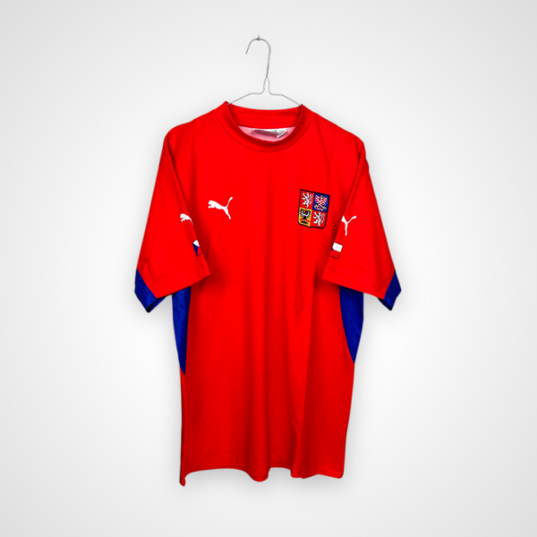 Koszulka piłkarska Czechy, 2002/04 Home, stan bardzo dobry - jedno mikro zaciągnięcie.