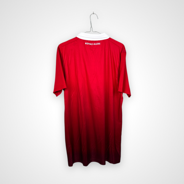 Hannover 96 football shirt, 2017/18 Home, very good condition - slight amount of micro stitching.- rear view